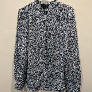 Banana Republic. Classic fit button down floral blouse. Size M.